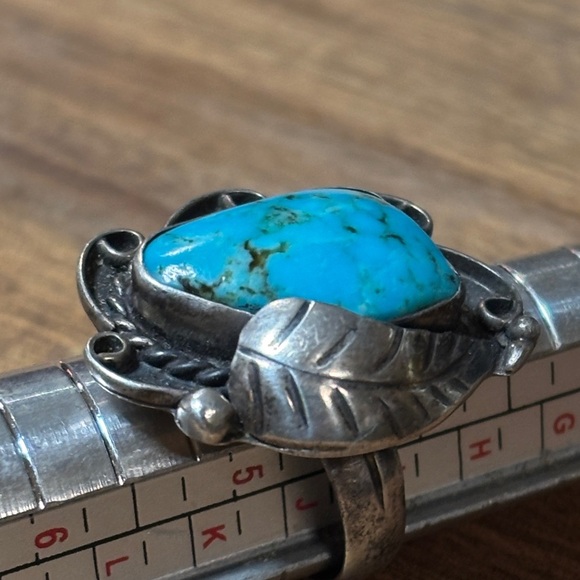 Turquoise & Sterling Silver Ring - Picture 4 of 6